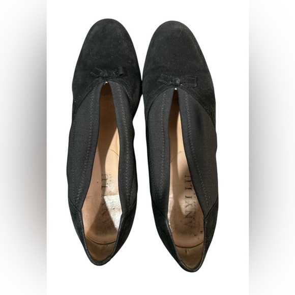 ANYI LU Suede Leather Bow Elastic Side Pump 2” Heels, size 7.5, retail $378 - Picture 2 of 5